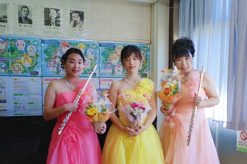 新座小学校でコンサート